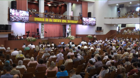 В церкви прошел праздник Пятидесятницы